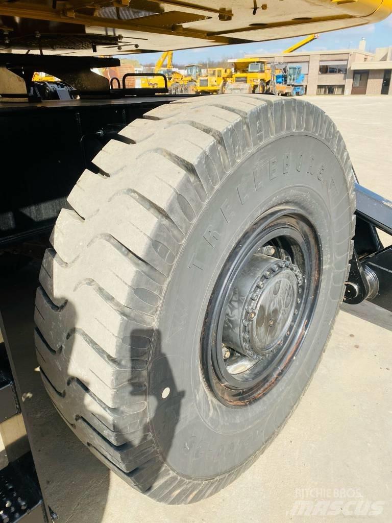 CAT mh3040 工业挖掘机