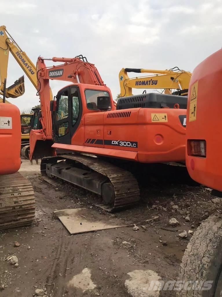 Doosan dx300 履带挖掘机