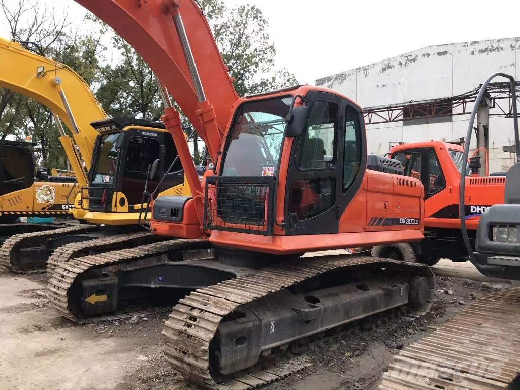 Doosan dx300 履带挖掘机