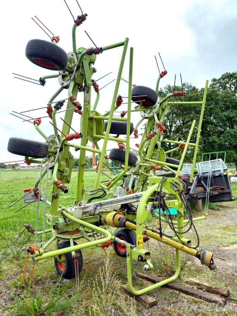 CLAAS Volto 870 犁耙和摊草机