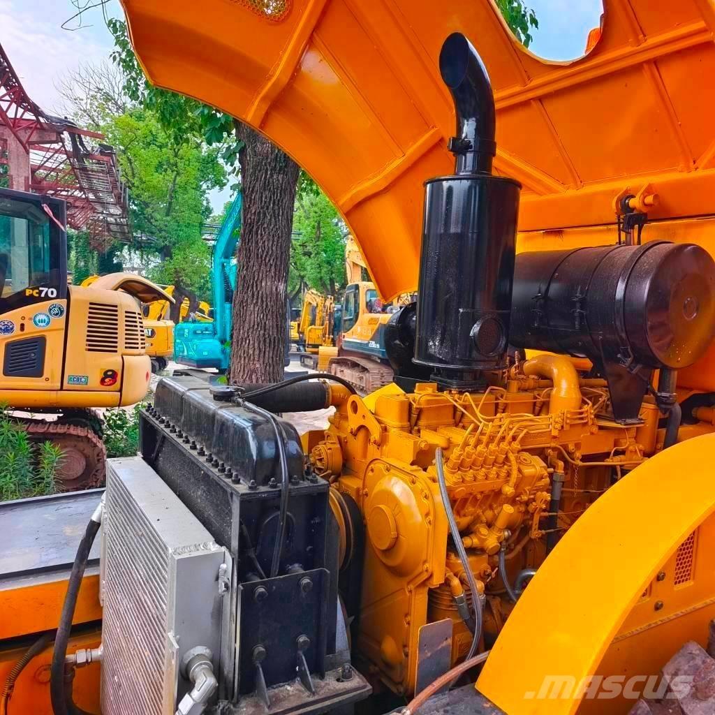 XCMG XS 223 J 单轮压路机