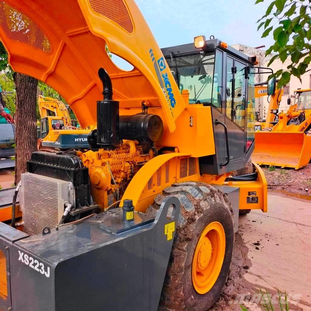 XCMG XS 223 J 单轮压路机