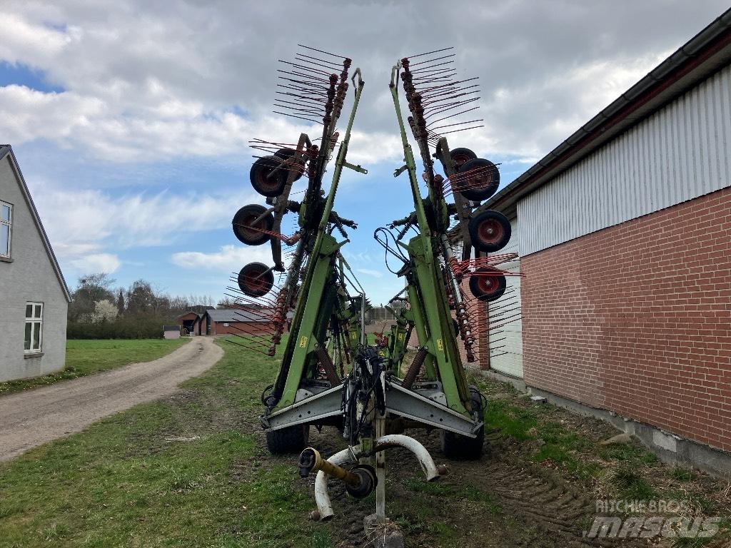 CLAAS Liner 3500 犁耙和摊草机