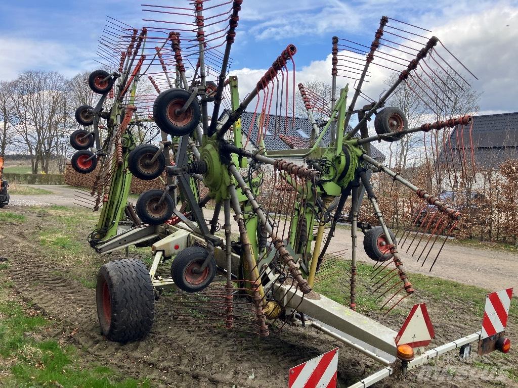 CLAAS Liner 3500 犁耙和摊草机