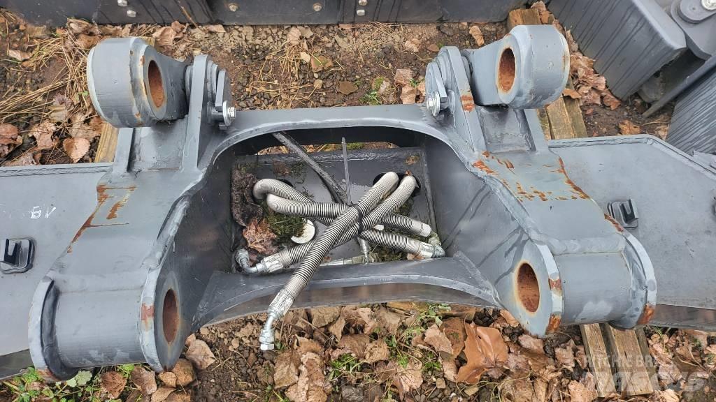 Doosan outdigger 底盘和悬架