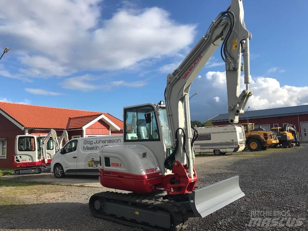 Takeuchi TB250-2 小型挖掘机
