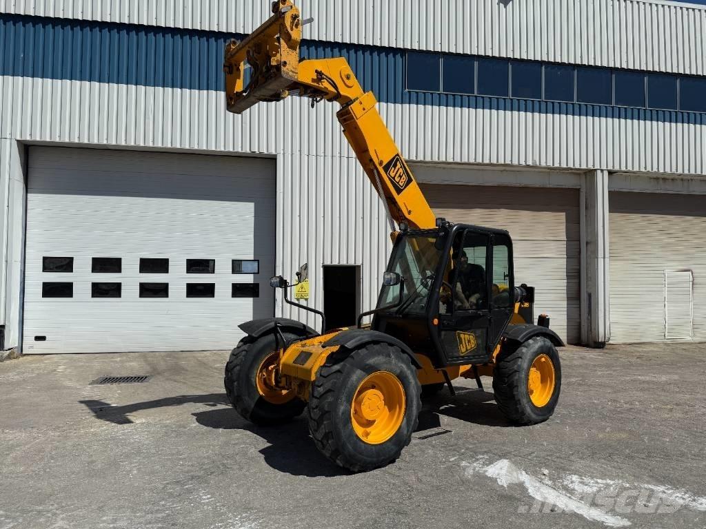 JCB 528-70 伸缩臂叉装车|叉装车