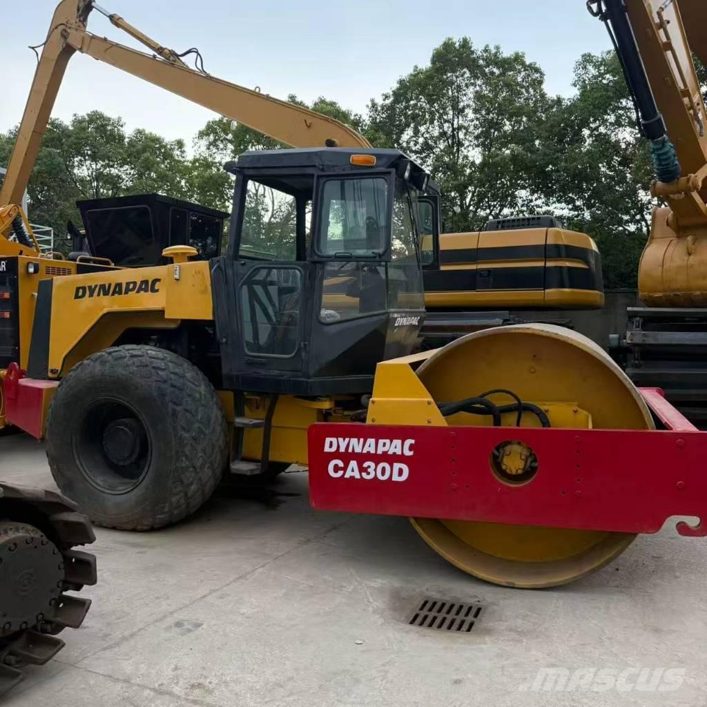 Dynapac CA 30 D 单轮压路机