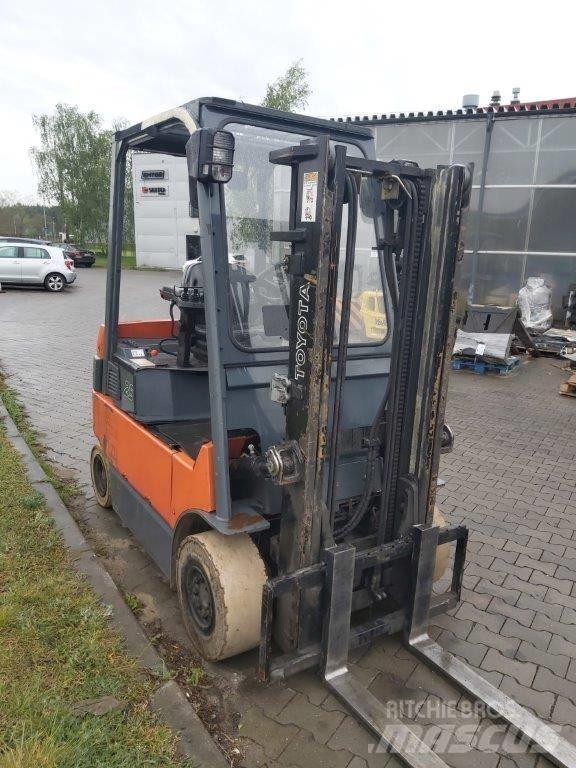 Toyota 7 FB MF 25 电动叉车