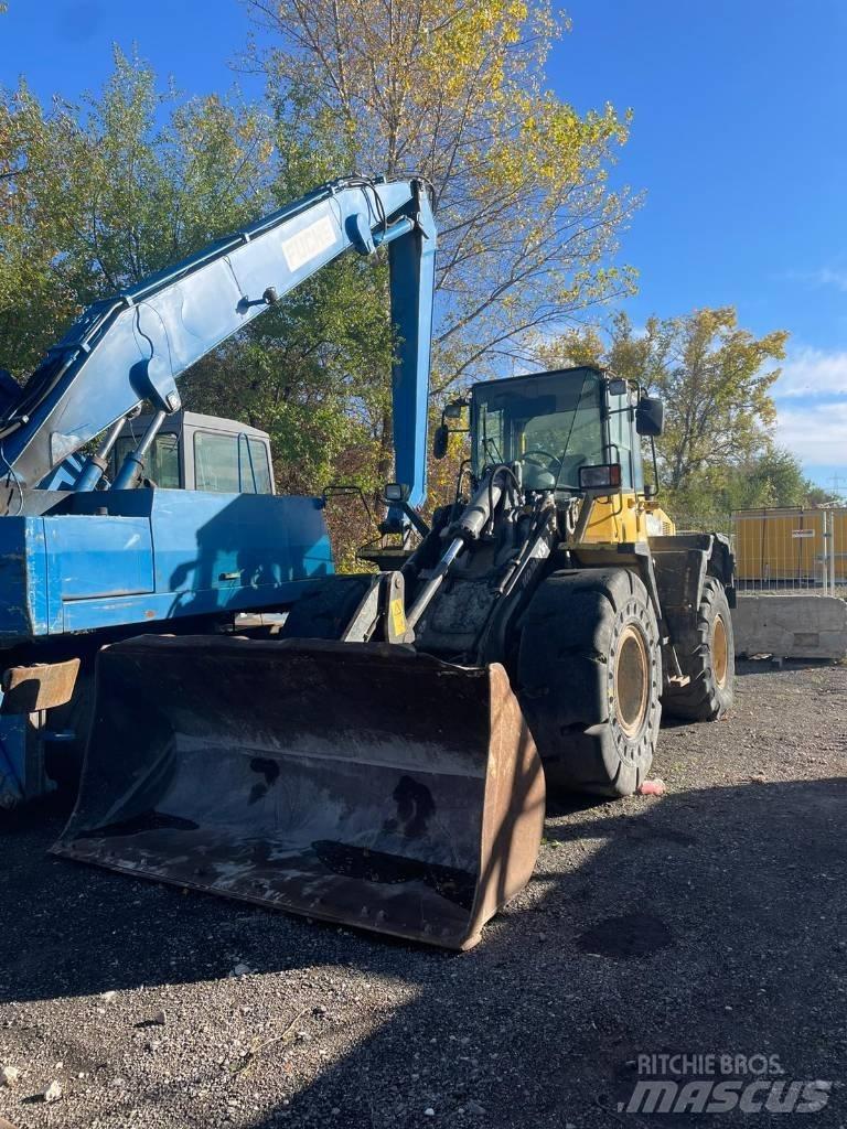 Komatsu WA 200 PT-5 轮式装载机