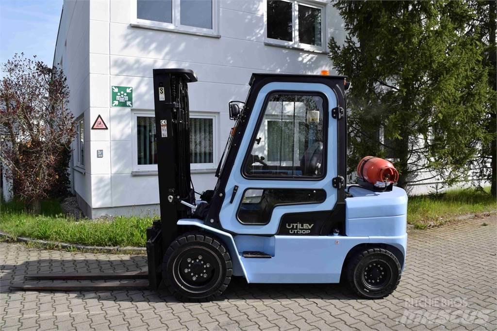 Utilev UT 30 天然气叉车