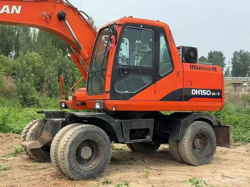 Doosan 150 W-7 轮式挖掘机