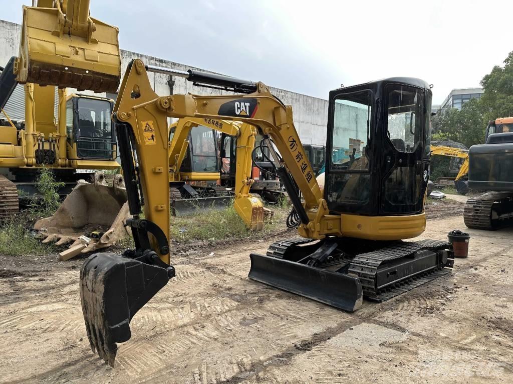 CAT 303 CR 小型挖掘机
