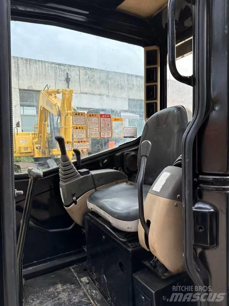 CAT 303 CR 小型挖掘机