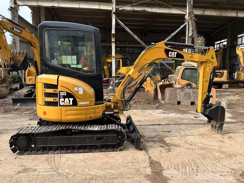 CAT 303 CR 小型挖掘机