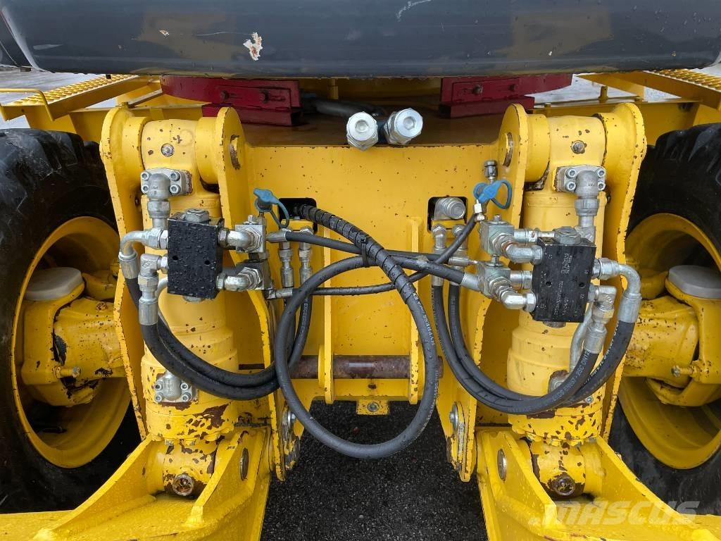 Komatsu PW 98 MR-8 轮式挖掘机