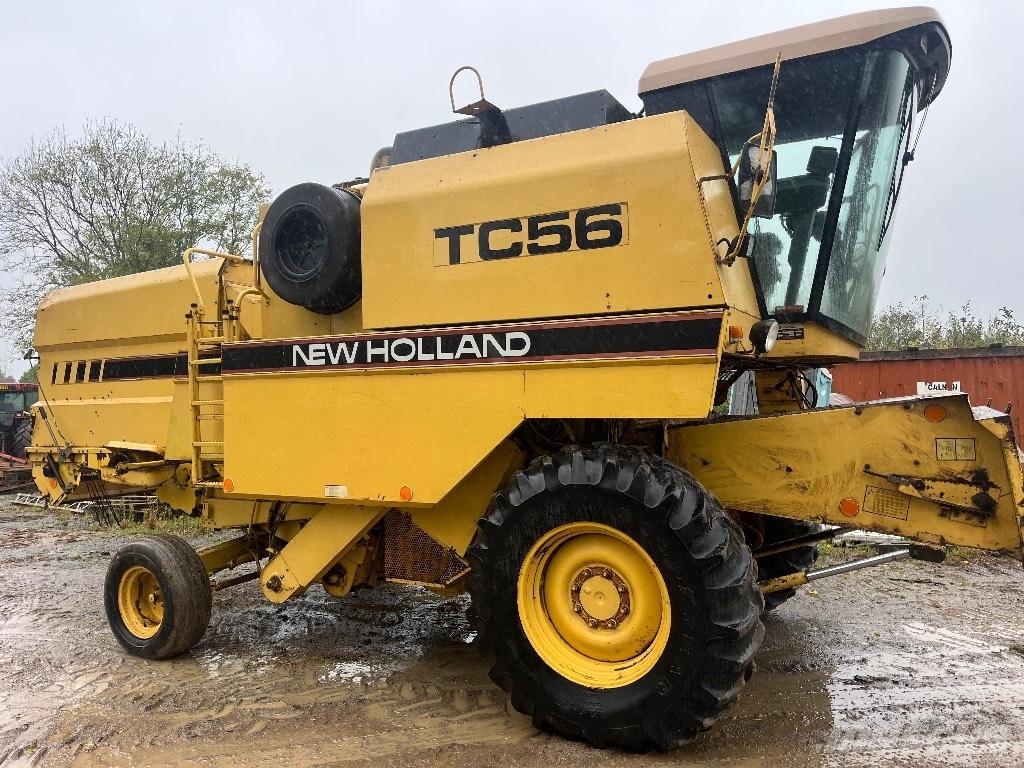 New Holland TC 56 联合收割机