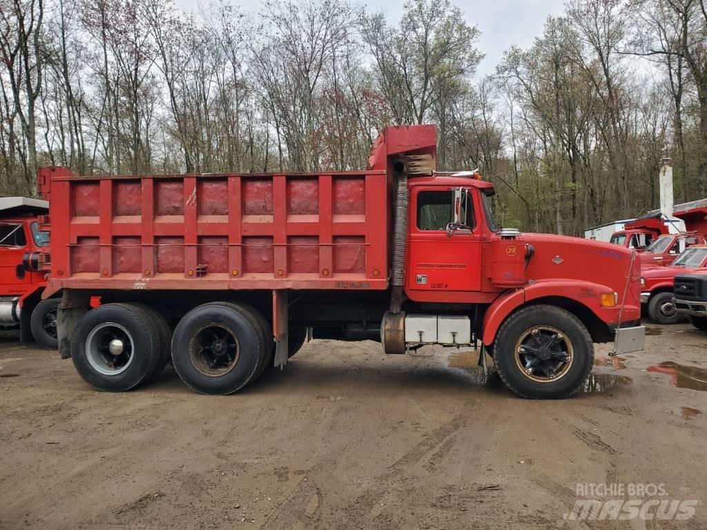 Diamond REO C120 自卸式货车
