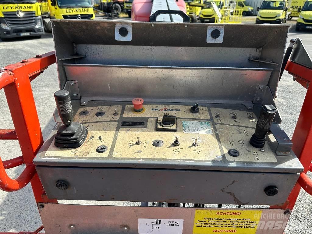 SkyJack SJ66T 曲臂高空工作平台
