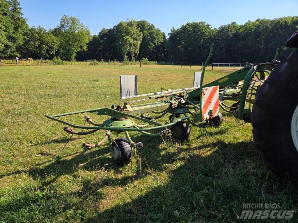 Krone KW 5.50/4x7 犁耙和摊草机