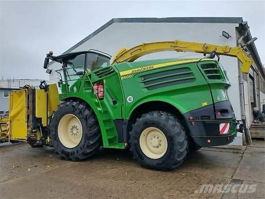 John Deere 8600 自走式青贮饲料收割机