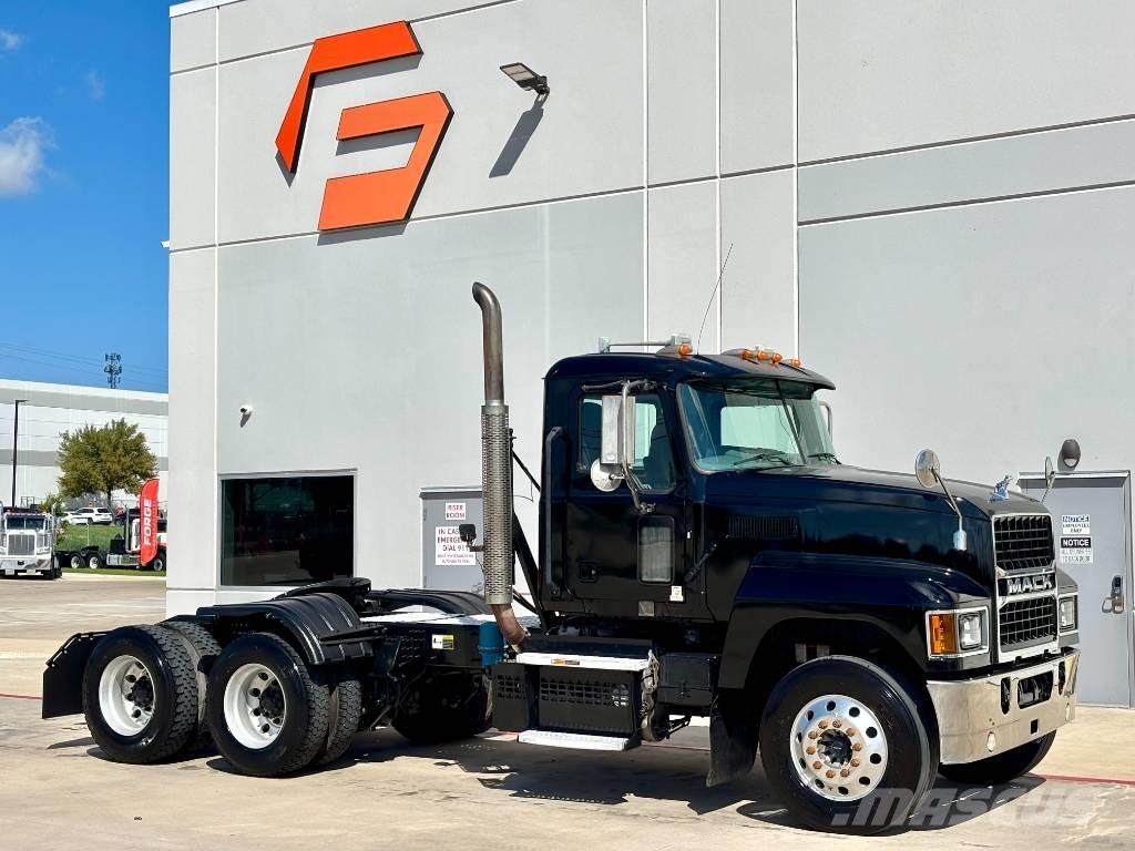Mack Pinnacle 牵引车