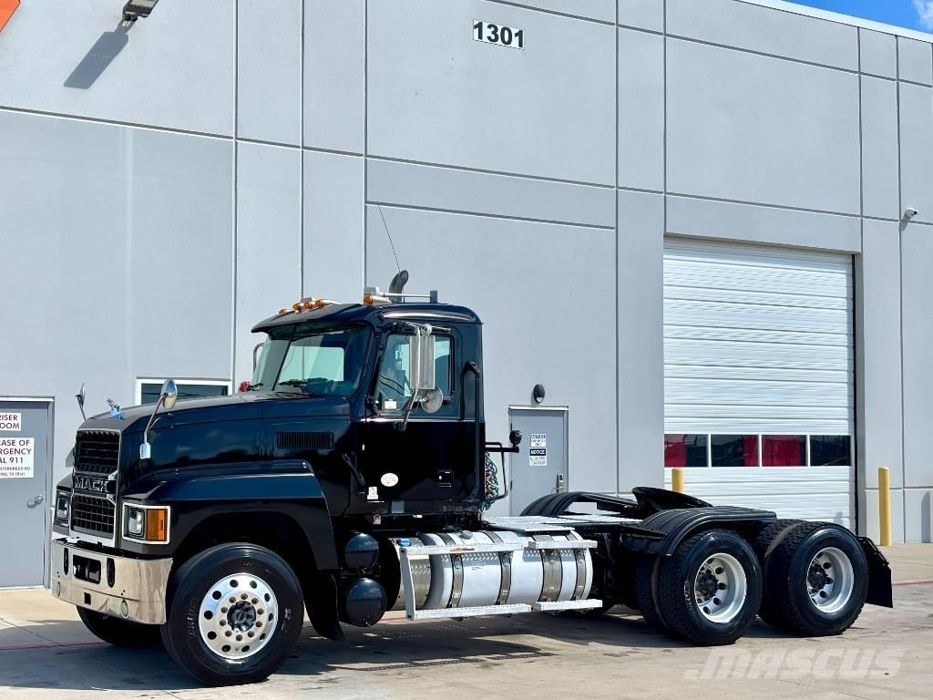 Mack Pinnacle 牵引车