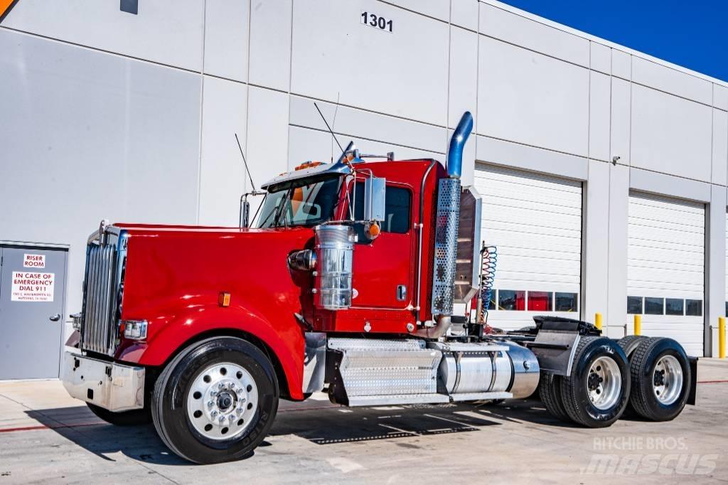 Kenworth W 900 牵引车
