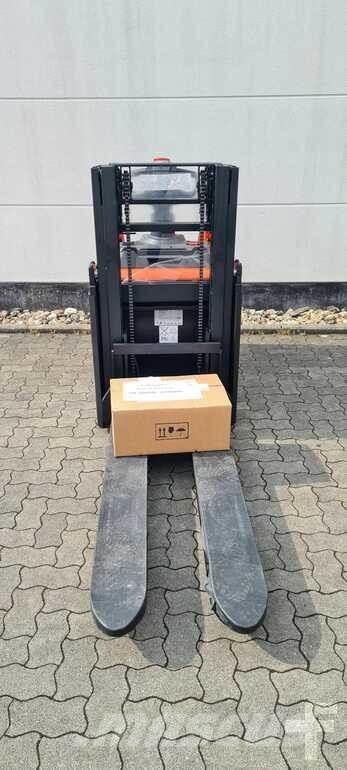 Toyota BT SPE200D 手推堆垛车