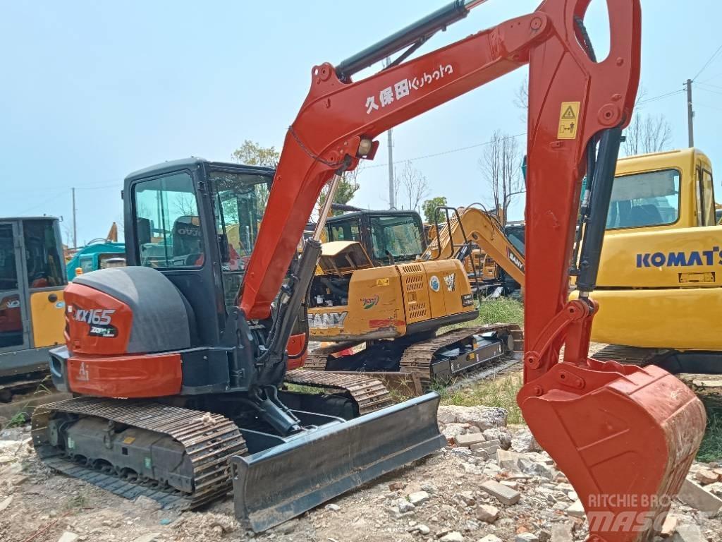 Kubota KX 165 中型挖掘机