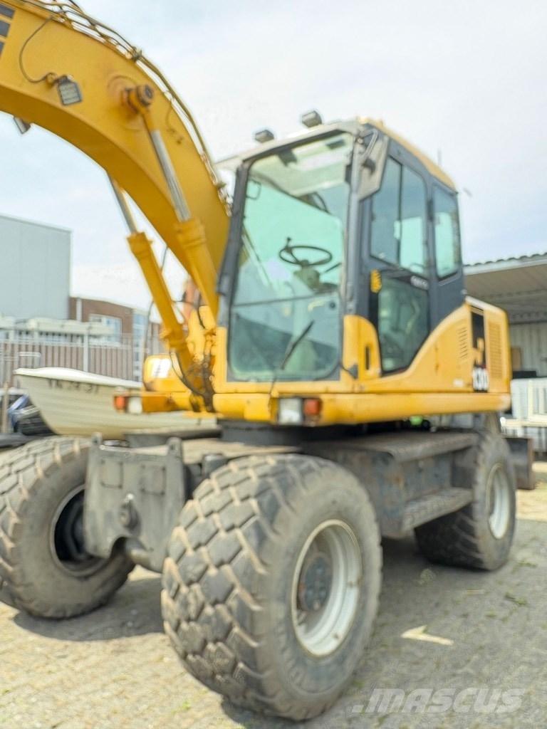 Komatsu PW 130-7K 轮式挖掘机