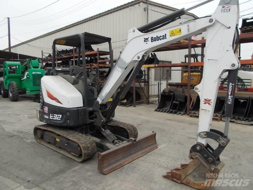 Bobcat E32i 小型挖掘机
