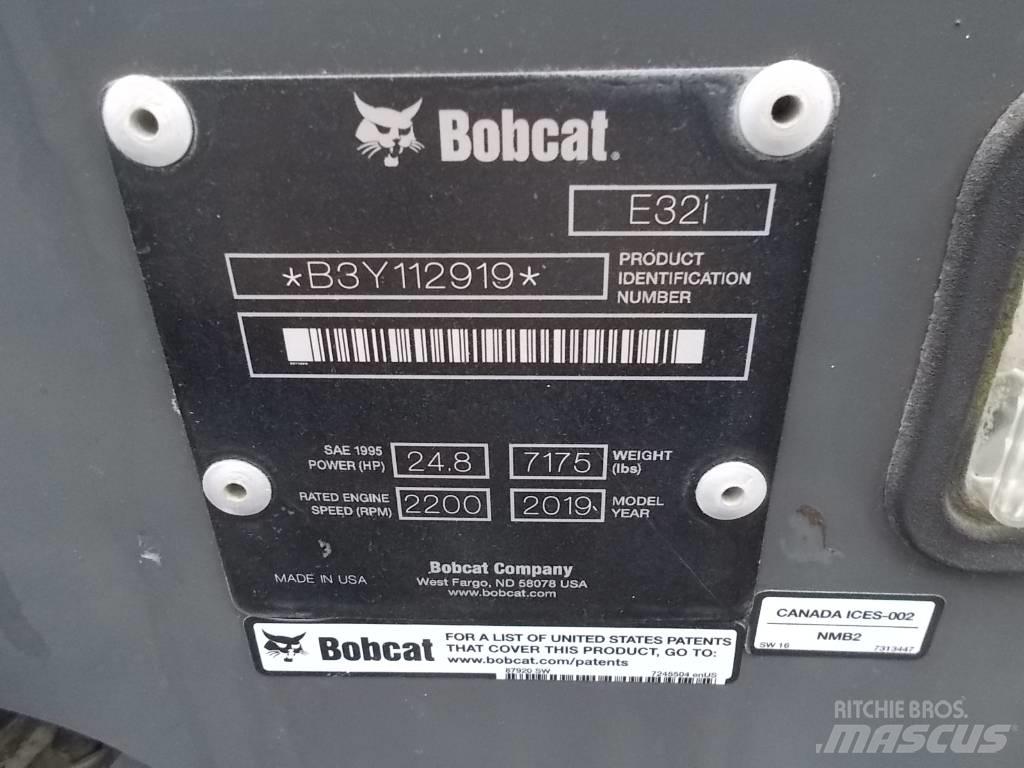 Bobcat E32i 小型挖掘机