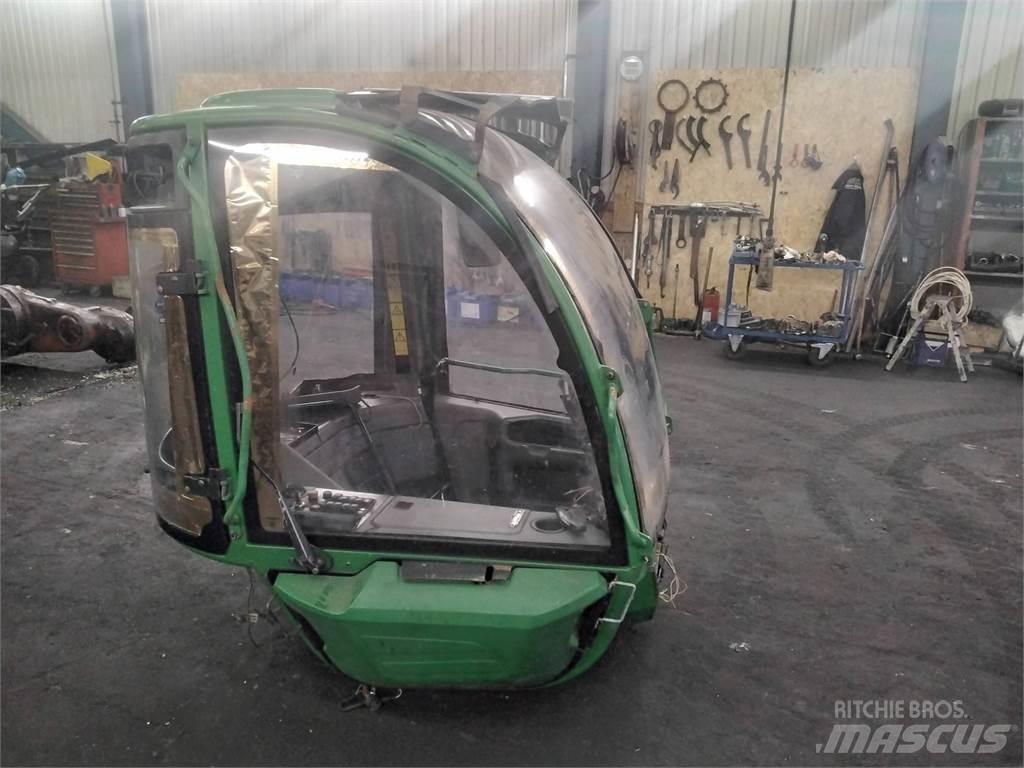 John Deere 1270E 驾驶室与内部
