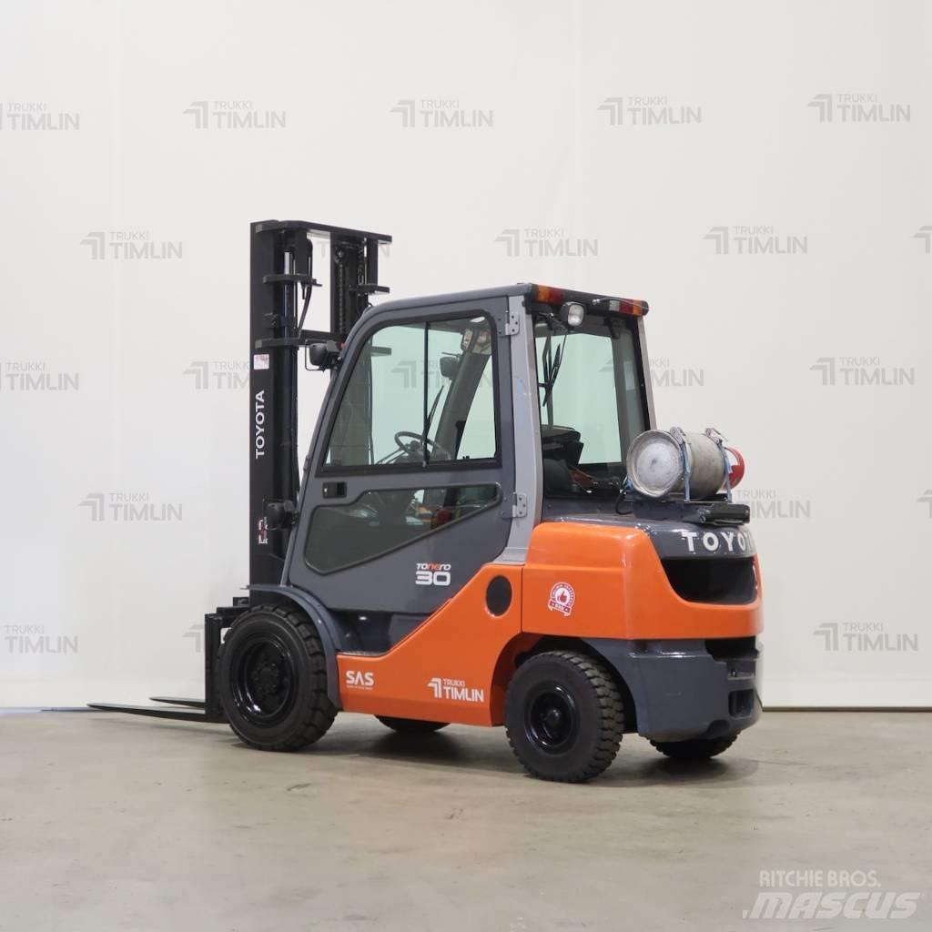 Toyota 02-8FGF30 天然气叉车