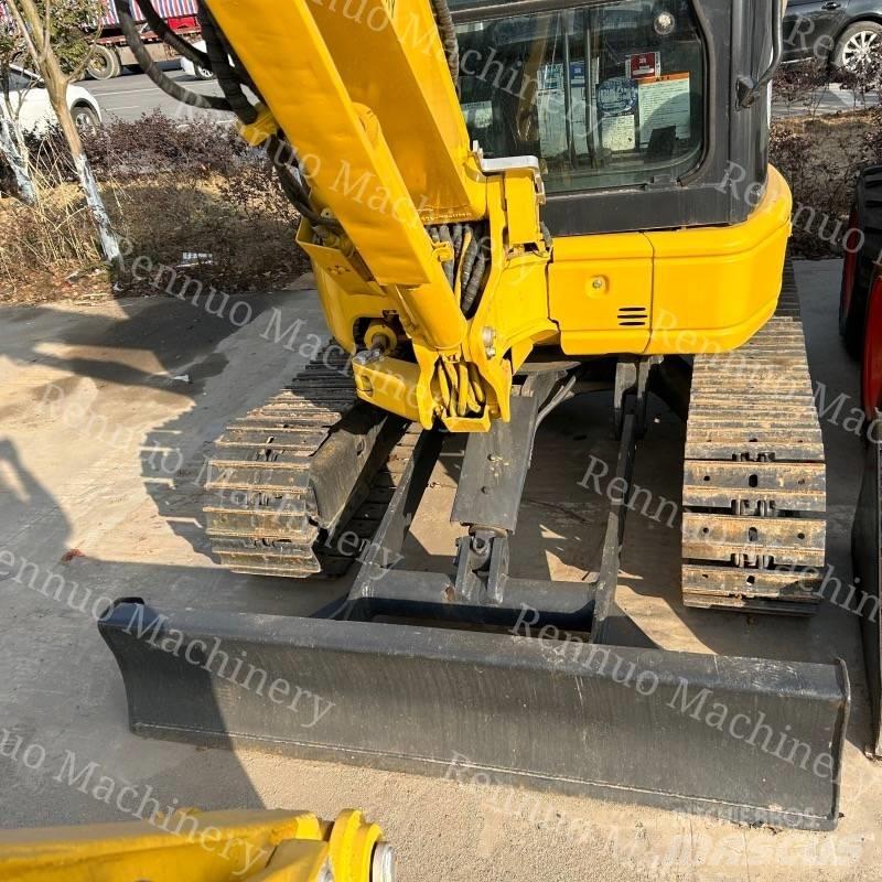 Komatsu PC35MR 小型挖掘机