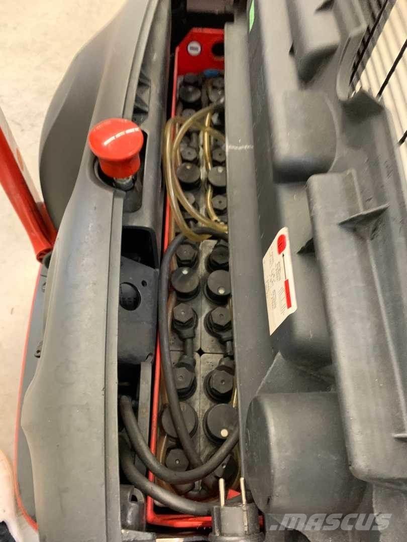 Linde L12 行走式堆垛机