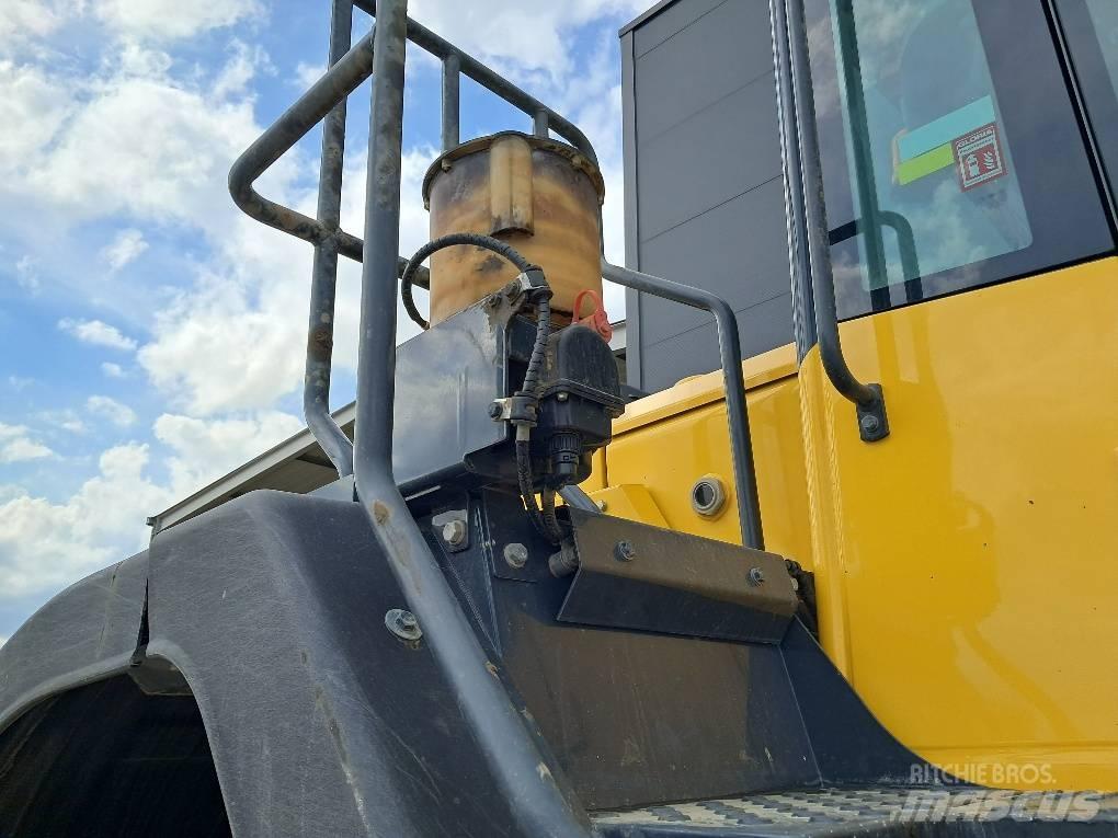 Komatsu WA480-8 轮式装载机