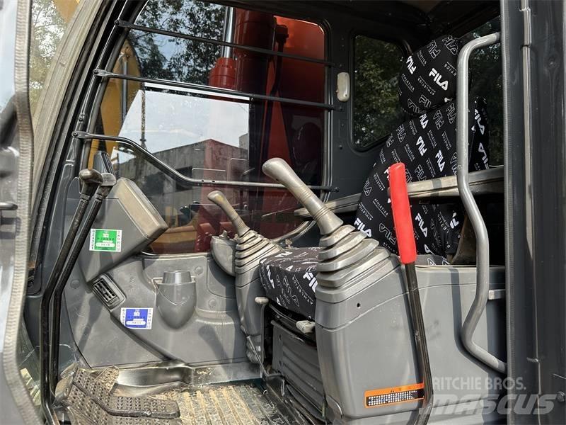 Hitachi 200 轮式挖掘机