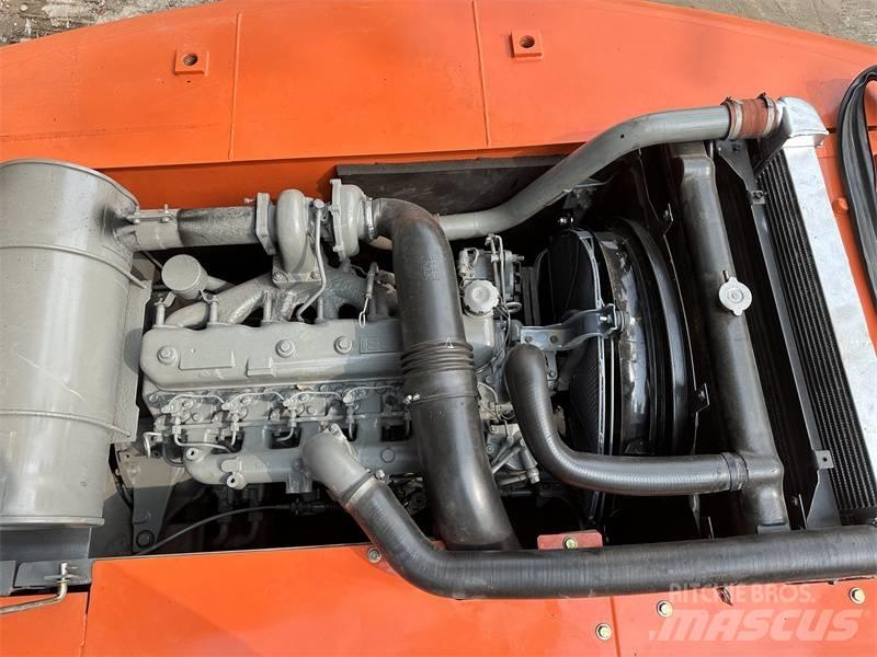 Hitachi 200 轮式挖掘机