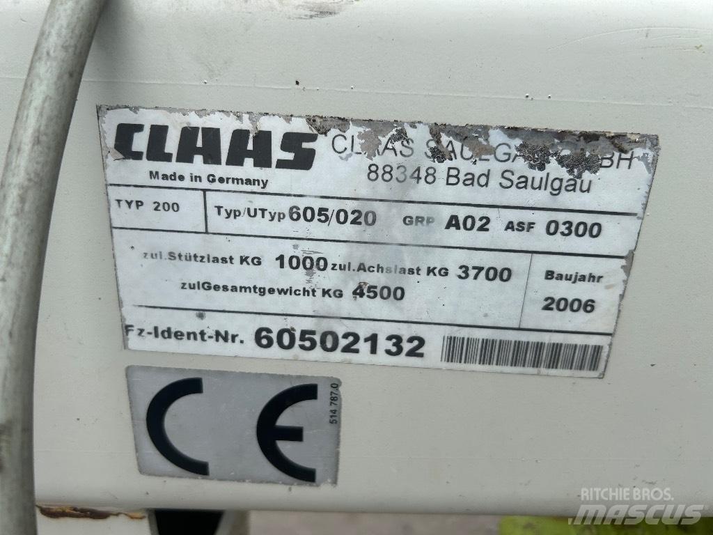 CLAAS Liner 3000 犁耙和摊草机