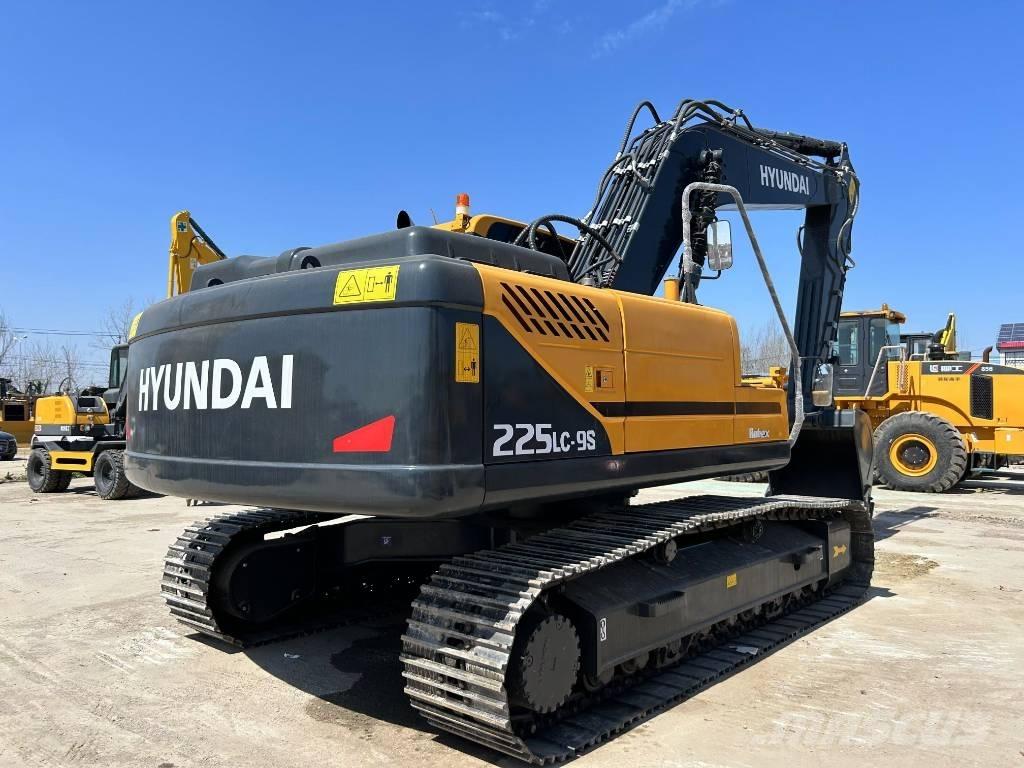 Hyundai 225lc-9s 中型挖掘机