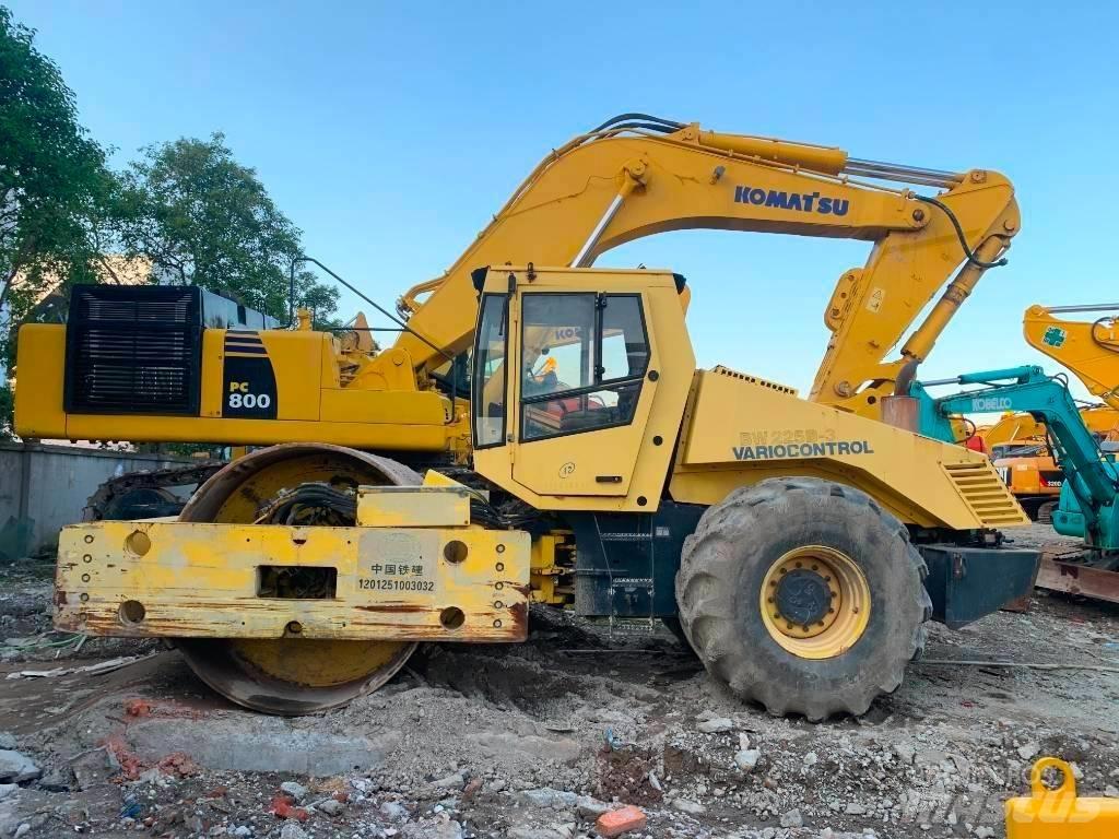 Bomag BW 225 D-3 双轮压路机