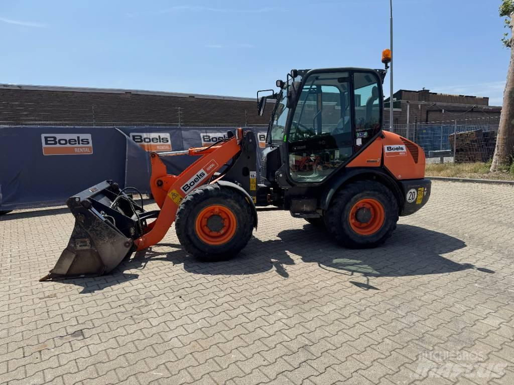 Komatsu WA70-7 轮式装载机