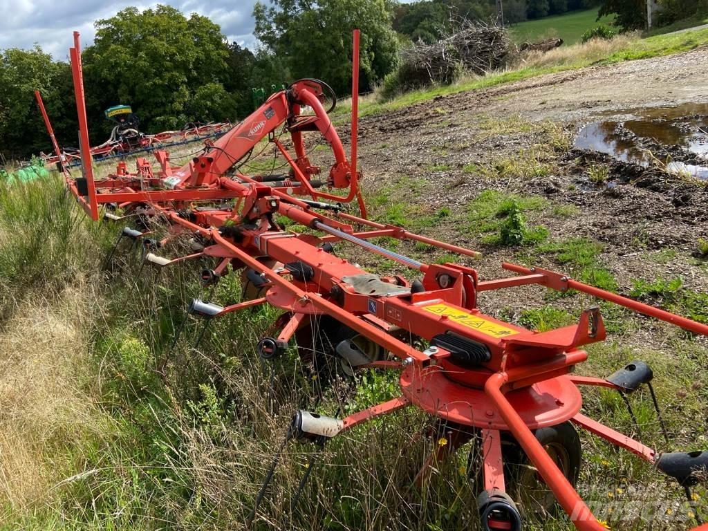 Kuhn GF8702 犁耙和摊草机
