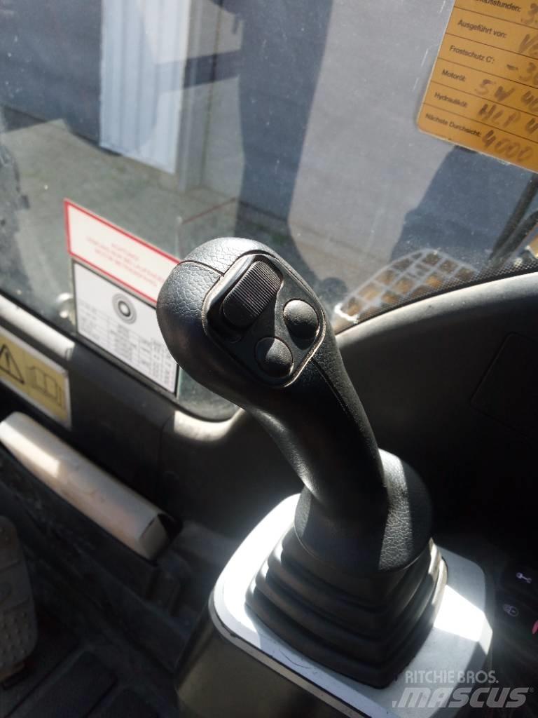 JCB JS 145 W 轮式挖掘机