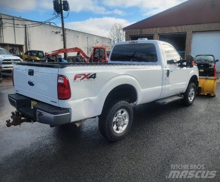 Ford F 250 FX4 推雪机