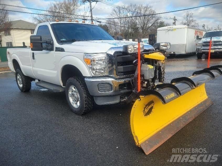 Ford F 250 FX4 推雪机