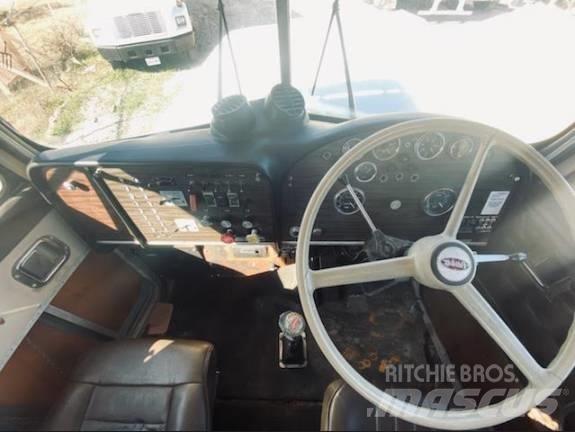 Peterbilt 359 牵引车