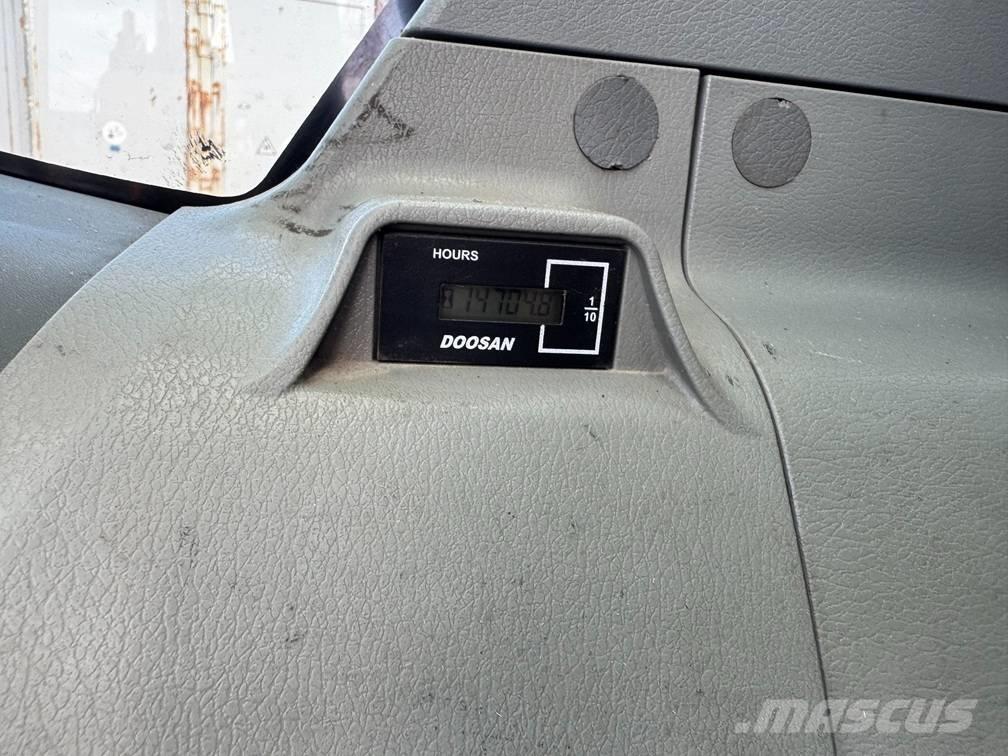 Doosan DX 300 LC-3 履带挖掘机